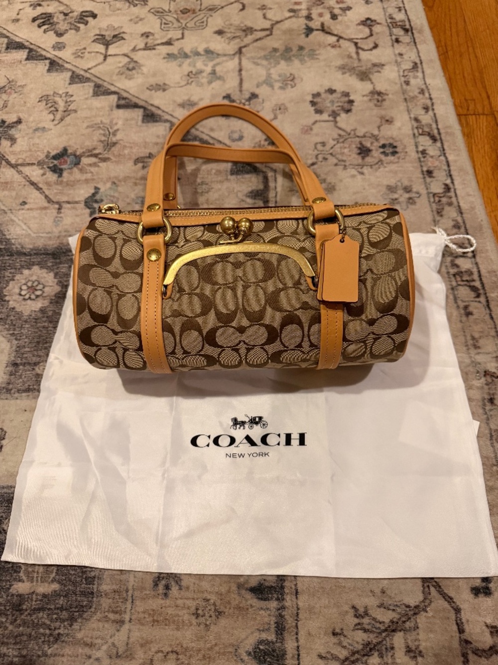 Coach Kisslock Barrell Bag 28
